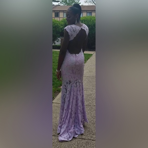 Unnoticeable missing rhinestones, hook broke in back but isnt needed. - Picture 3 of 13